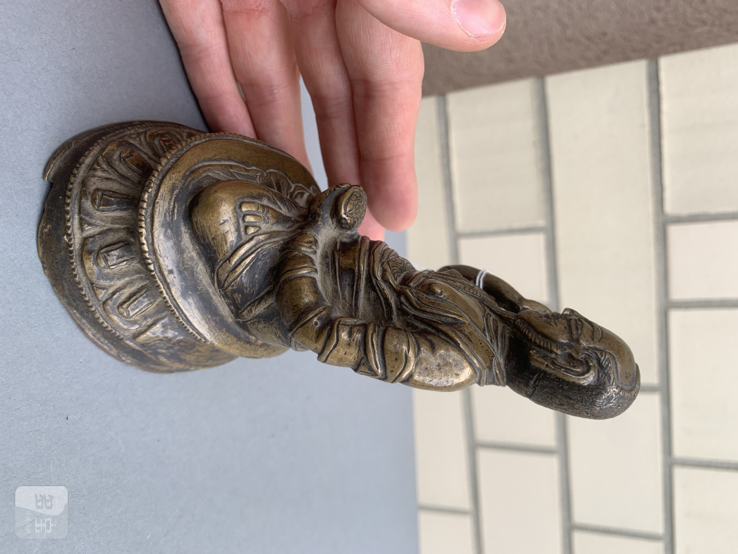 A BRONZE FIGURE OF A LAMA, POSSIBLY MILAREPA - 图7